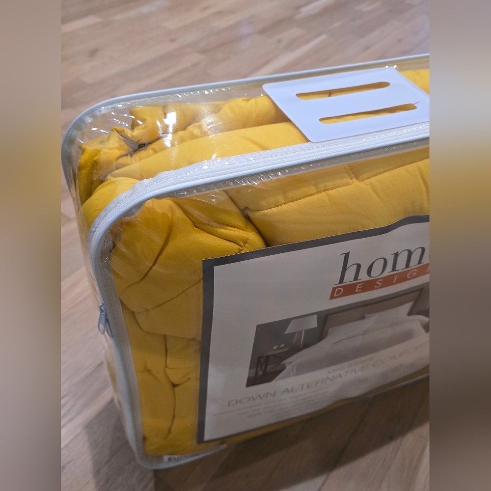 Home Design mini stripe down alternative comforter size full/queen